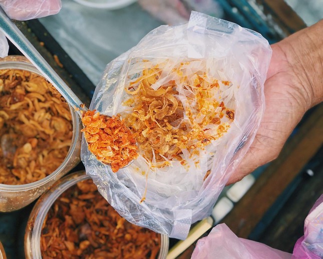 Cứu đói buổi xế chiều: Bạn chọn bánh sữa pate chiên trứng hay bánh tráng tỏi phi? ảnh 5