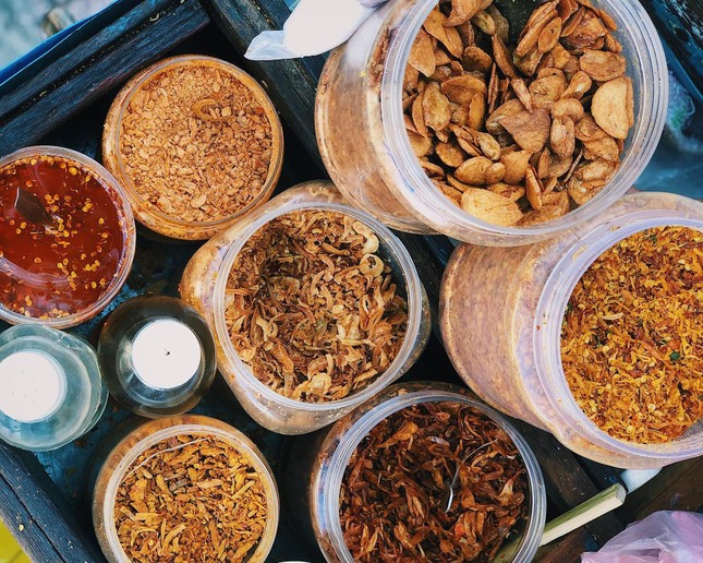 Cứu đói buổi xế chiều: Bạn chọn bánh sữa pate chiên trứng hay bánh tráng tỏi phi? ảnh 7