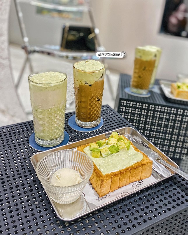 Hai tiệm cà phê decor cá tính và có view chill bậc nhất Sài Gòn nhất định bạn phải ghé ảnh 2
