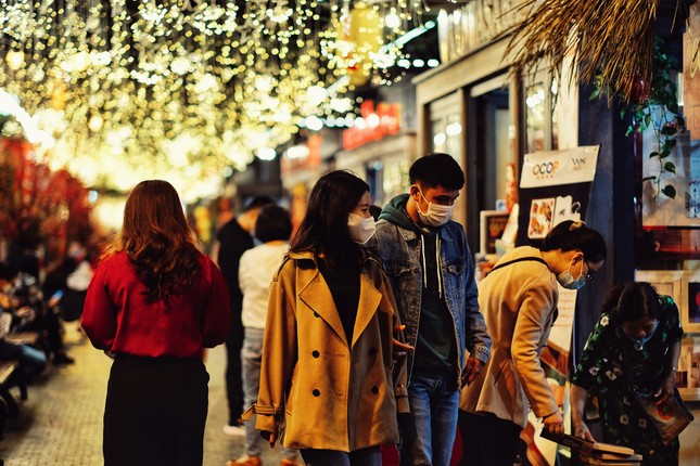 Ngắm Hà Nội thật bình yên trong buổi sáng ngày cuối tuần đầu tiên sau kỳ nghỉ Tết ảnh 4