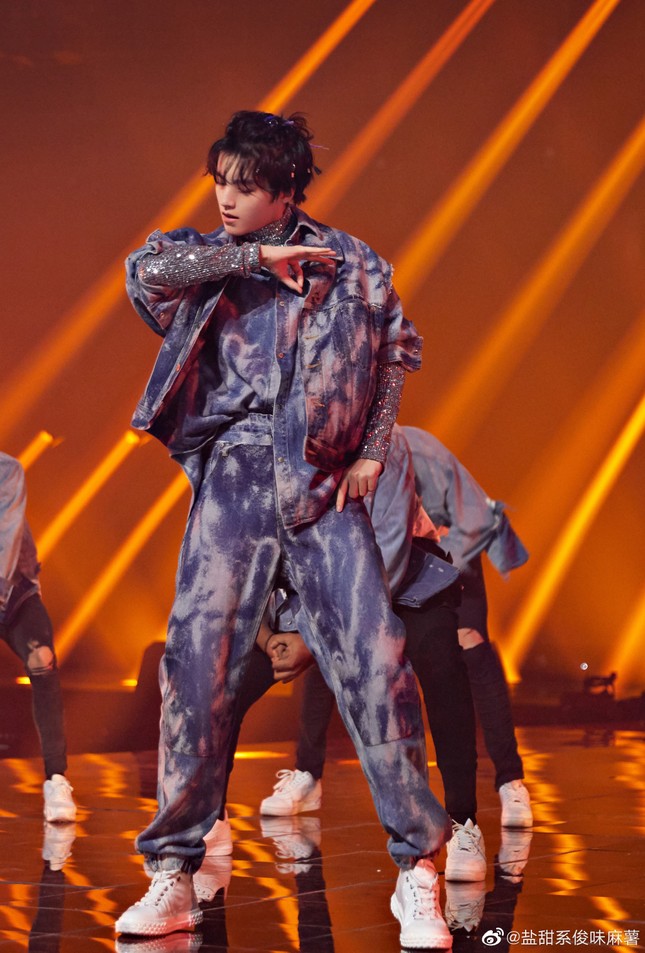 TFBOYS: Hành trình 7 năm khép lại, vững bước ước hẹn 10 năm cùng Tứ Diệp Thảo ảnh 6