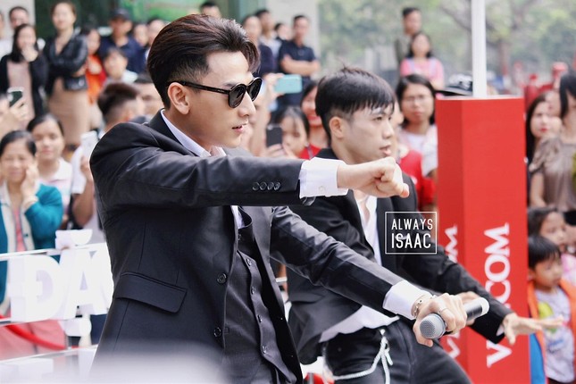 Trong thế giới fangirl: Yêu Isaac từ những điều không thể, cuối cùng chúng đã nở thành hoa ảnh 3