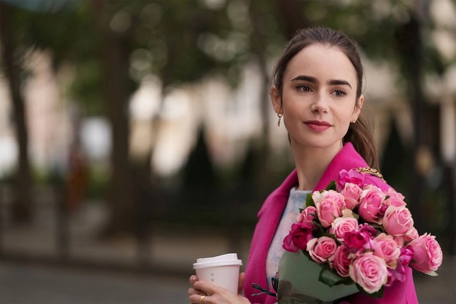 Lily Collins và những bộ phim hóa thành “nàng thơ” xinh đẹp nhất ảnh 19