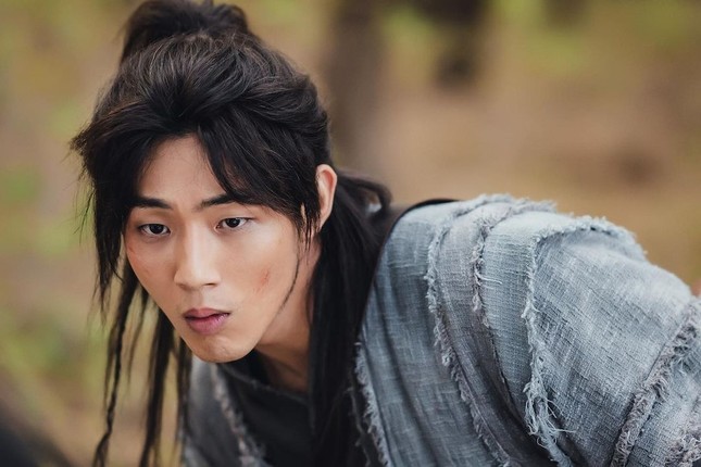 Miệt mài chục năm vai phụ, vừa lên đời vai chính Ji Soo đã tự chôn vùi sự nghiệp vì “phốt“ ảnh 6