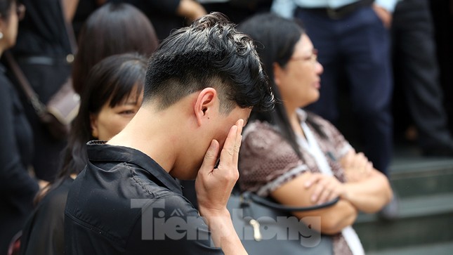 Dòng người nghẹn ngào tiễn biệt Thứ trưởng Giáo dục Lê Hải An ảnh 12
