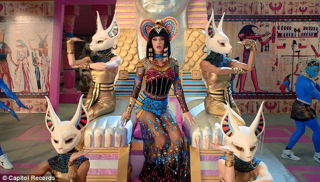 Katy Perry trổ tài múa cột điêu luyện ảnh 4