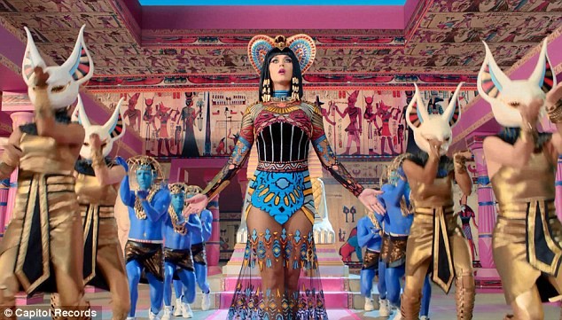 Katy Perry trổ tài múa cột điêu luyện ảnh 5