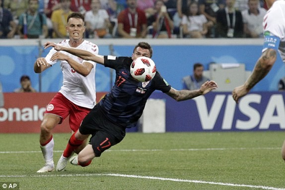 Croatia vào tứ kết sau trận thắng 'vỡ tim' trên chấm 11m ảnh 15