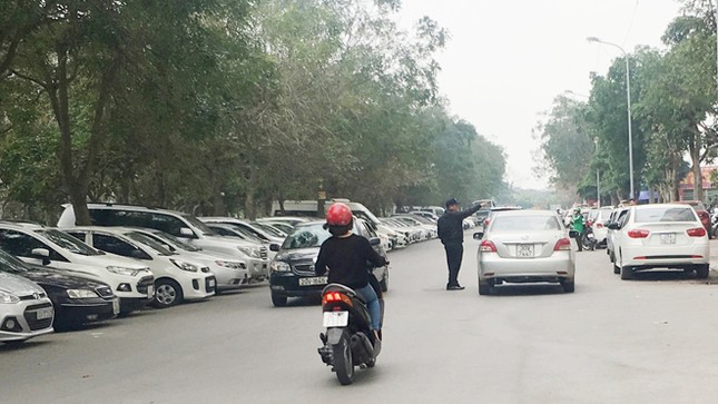Chủ tịch Hà Nội chỉ đạo làm rõ vụ nhân viên 'bãi xe lậu' có hành vi côn đồ ảnh 1