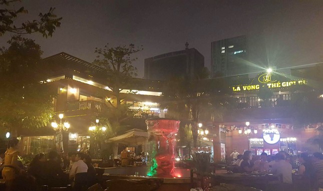Đất 'vàng' quy hoạch bãi xe, công viên thành tổ hợp ăn nhậu ảnh 3