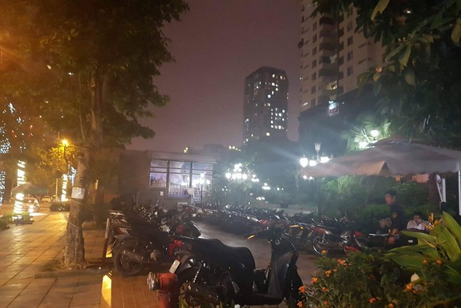 Đất 'vàng' quy hoạch bãi xe, công viên thành tổ hợp ăn nhậu ảnh 2