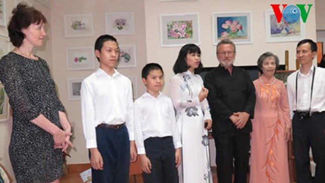 Nữ họa sĩ Việt và những bức họa ấn tượng về nước Nga ảnh 4