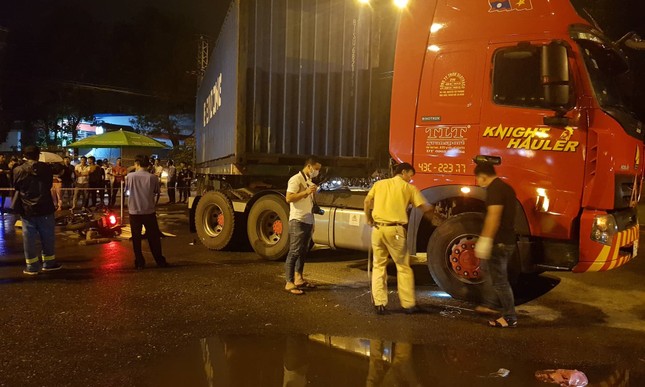 Nam công nhân bị xe container cán chết trên đường đi làm ảnh 1