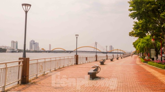Cảnh 'vắng lặng như tờ' trong ngày Đà Nẵng tròn 45 năm giải phóng thành phố ảnh 7