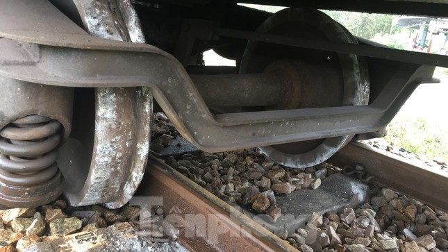 Đường sắt Bắc Nam thông trở lại sau sự cố trật bánh, đứt toa ở Quảng Trị ảnh 2