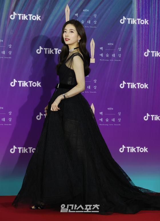 Suzy lại diện đầm Haute Couture của Dior, netizen không ngừng gọi tên Jisoo ảnh 3