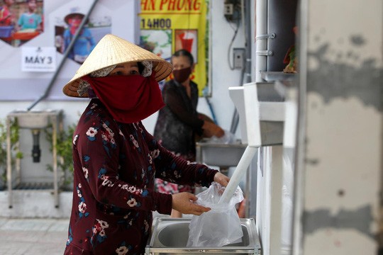 Trạm tin 24h: Xuất hiện bệnh nhân tái nhiễm COVID-19, “ATM gạo” lên báo nước ngoài ảnh 2