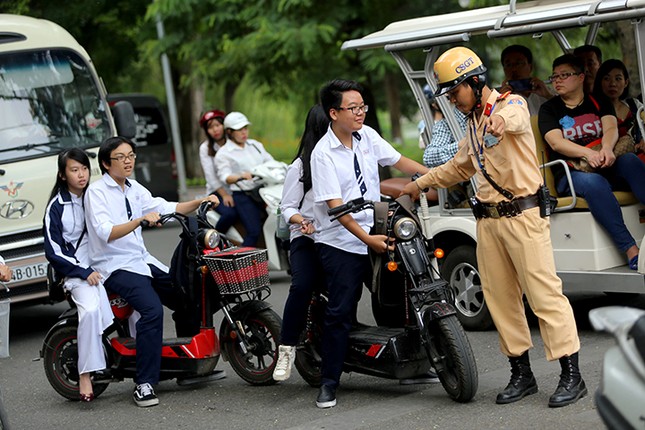 Học sinh Hà Nội vi phạm quy định về An toàn Giao thông sẽ bị xử lý hạnh kiểm như thế nào? ảnh 1