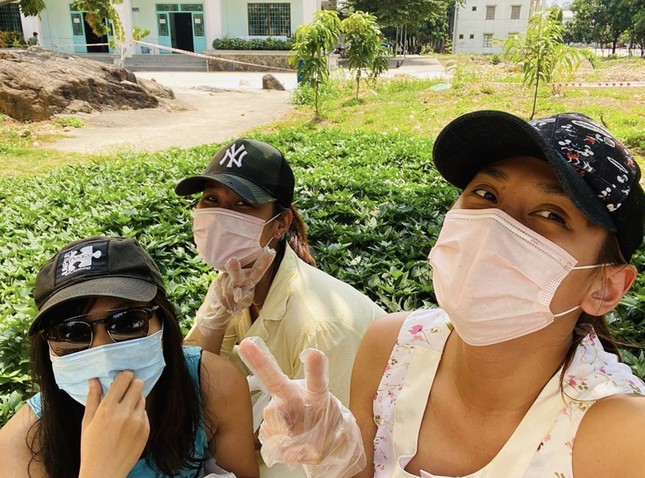 “Lớp trưởng lớp Khẩu nghiệp” Võ Hoàng Yến: Sáng trồng rau, tối trị “nghiệp“ ảnh 2