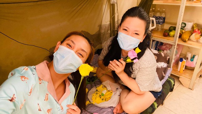 “Đại sứ thương hiệu” khu cách ly Võ Hoàng Yến: Dạy catwalk chán rồi chị đi mai mối cho fan ảnh 6