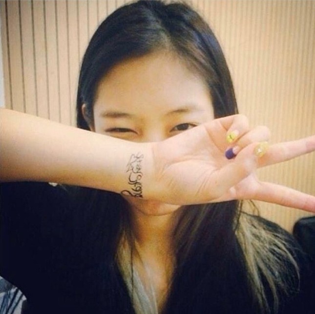 Bất ngờ chưa, Jennie (Black Pink) từng có một hình xăm bí mật vô cùng ý nghĩa ảnh 1