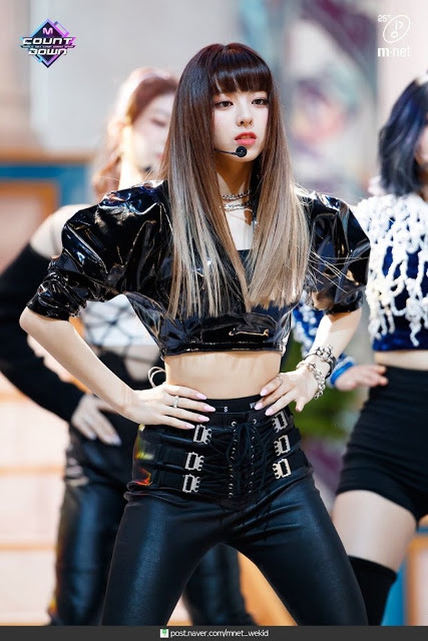 Bí quyết nào giúp Yuna (ITZY) trở thành cô em út siêu hút fan? ảnh 4