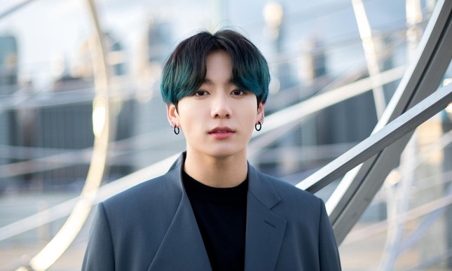 Netizen Hàn mỉa mai chuyện Jungkook lộ đi bar trong khi BTS kêu gọi giãn cách xã hội ảnh 2