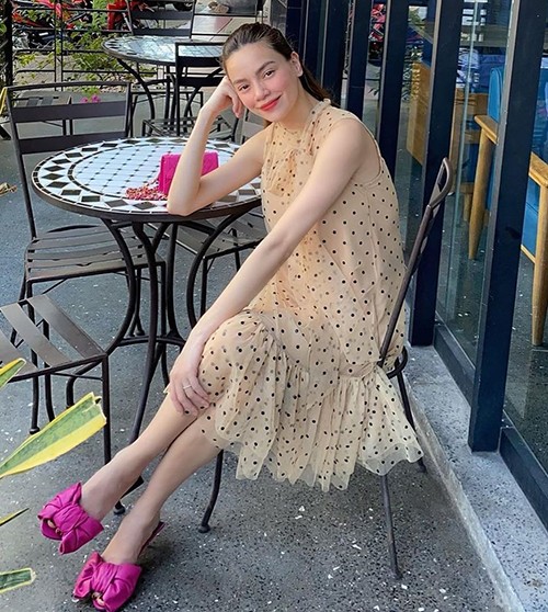 Lần đầu tiên từ khi có tin đồn mang thai, Hồ Ngọc Hà công khai khoe bụng bầu ảnh 1