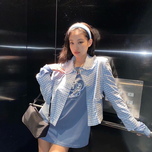 Ngay cả “Nữ hoàng thời trang” Jennie cũng có những bộ cánh “nhìn là muốn quay xe“ ảnh 1