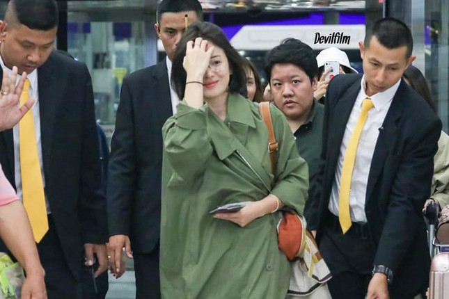 Ngược đời như Song Hye Kyo: Danh tiếng hạng A mà style hàng ngày như diễn viên quần chúng ảnh 9