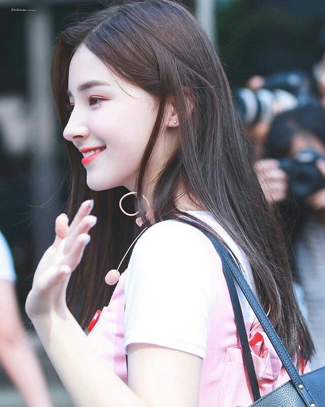 Đến chuyên gia thẩm mỹ cũng phải ngưỡng mộ những nữ idol có sống mũi đẹp đến không tưởng ảnh 5