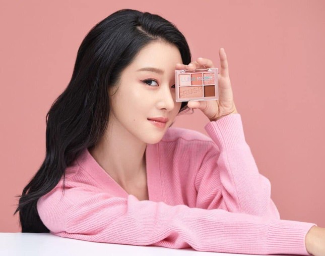 Đụng hàng váy Chanel với Seo Ye Ji nhưng Tăng Thanh Hà lại tỏa sáng theo cách rất riêng ảnh 1