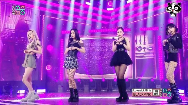Lần đầu tiên trong lịch sử, fan mới thấy stylist của BLACKPINK làm điều này cho Rosé ảnh 3