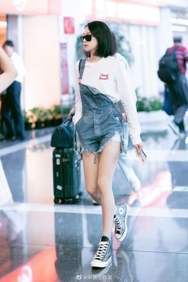 “Nữ thần Kim Ưng 2020” Tống Thiến đụng hàng Chanel với Jennie: Bất phân thắng bại! ảnh 11