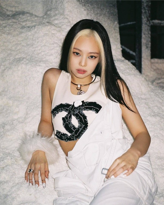 “Nữ thần Kim Ưng 2020” Tống Thiến đụng hàng Chanel với Jennie: Bất phân thắng bại! ảnh 9