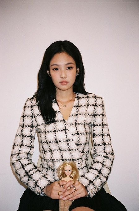 “Nữ thần Kim Ưng 2020” Tống Thiến đụng hàng Chanel với Jennie: Bất phân thắng bại! ảnh 2