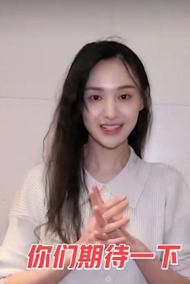 Ai có thể ngờ cô gái với khuôn miệng méo lệch này là “nữ thần thanh xuân” Trịnh Sảng ảnh 2