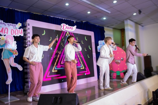 Giang Ơi cùng Diana thực hiện tour tâm tình tuổi dậy thì tại hàng chục trường trung học ảnh 4