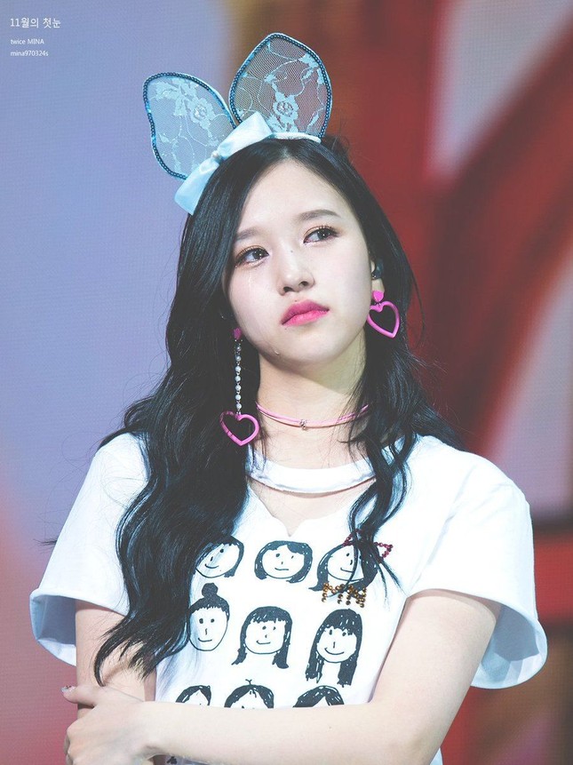 Mina (TWICE) khiến fan sửng sốt với khả năng biến hình: Công chúa hay ác nữ đều cân được ảnh 1