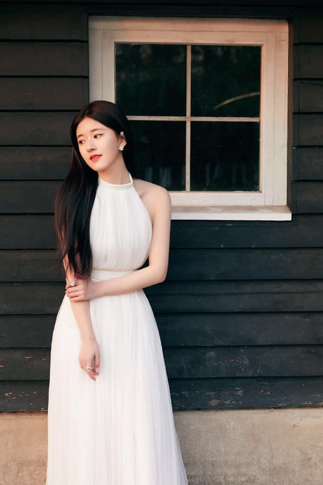 Đóng vai “em gái ngoan hiền”, Triệu Lộ Tư chịu cảnh chìm nghỉm giữa dàn sao lộng lẫy ảnh 2