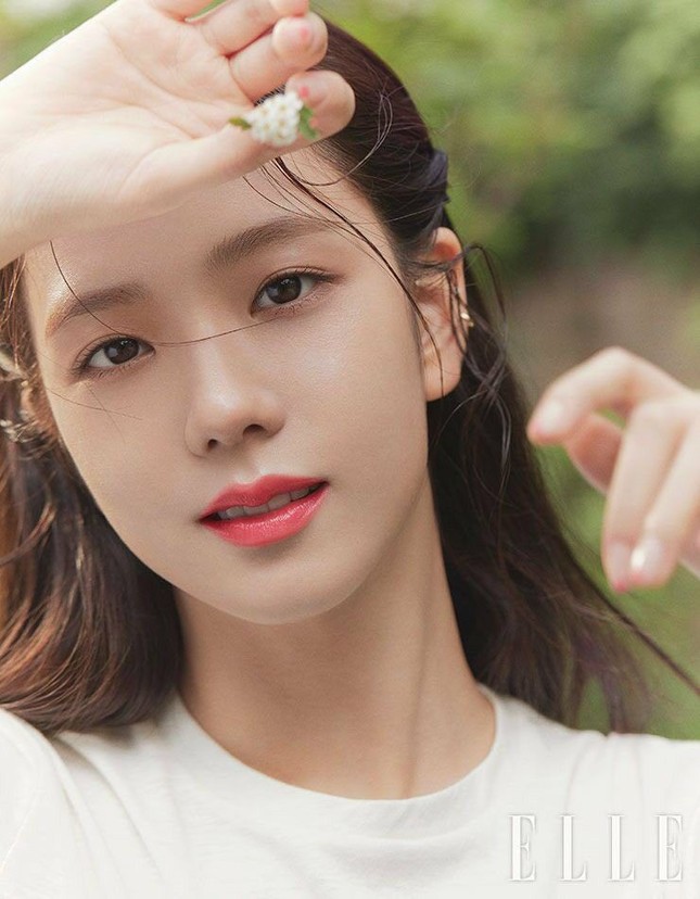 Không hổ danh “idol xinh như Hoa hậu”, Jisoo cứ trang điểm mắt khói lại đẹp hút hồn ảnh 1