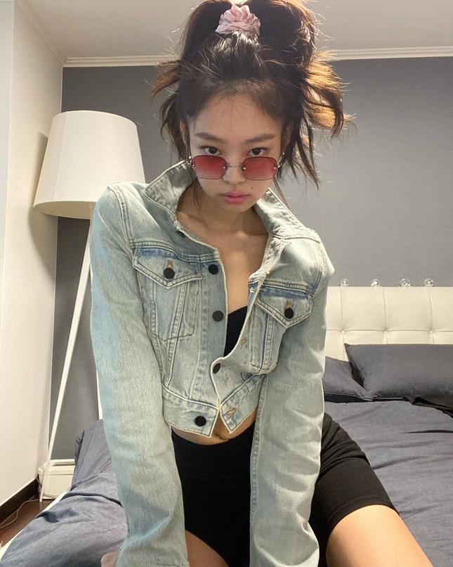 Netizen giật mình khi "bóc giá" giường ngủ của Jennie (BLACKPINK): Giàu vậy ai chơi lại! ảnh 1