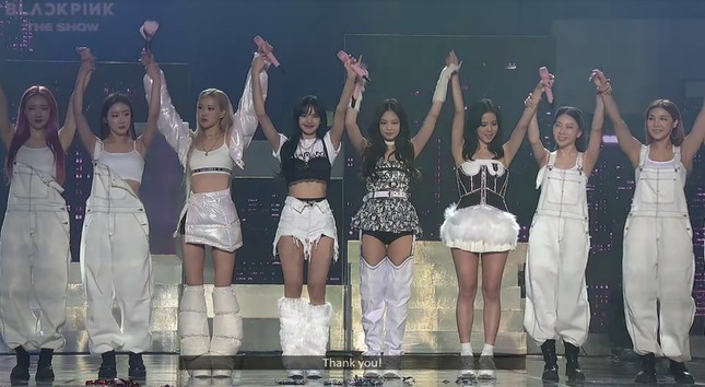 BLACKPINK diện toàn đồ đẹp trong concert The Show nhưng vẫn có một bộ khiến netizen khó cảm ảnh 9