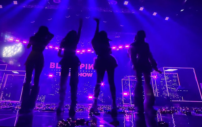 BLACKPINK diện toàn đồ đẹp trong concert The Show nhưng vẫn có một bộ khiến netizen khó cảm ảnh 1