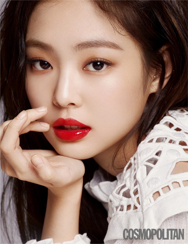 BLACKPINK cứ tô son đỏ là trái tim BLINKs liêu xiêu: Rực rỡ nổi bật hết phần người khác! ảnh 1