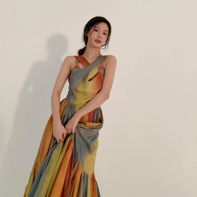 Đã tìm ra "chiếc váy thần thánh" được các mỹ nhân châu Á yêu thích nhất: Jisoo liệu có thắng thế? ảnh 1