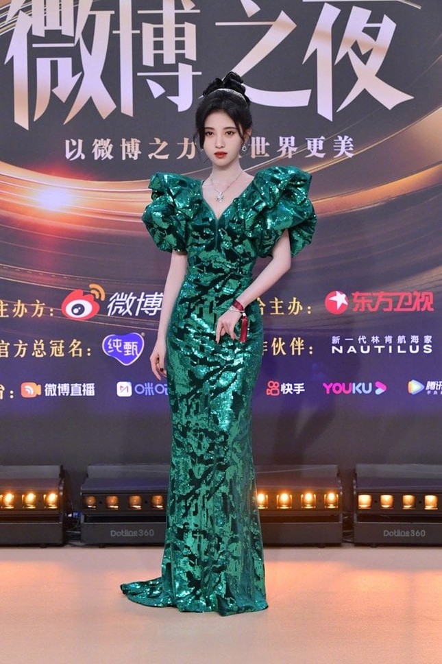 “Mỹ nữ 4000 năm” Cúc Tịnh Y được tìm kiếm nhiều nhất Đêm hội Weibo nhờ cực phẩm này ảnh 1