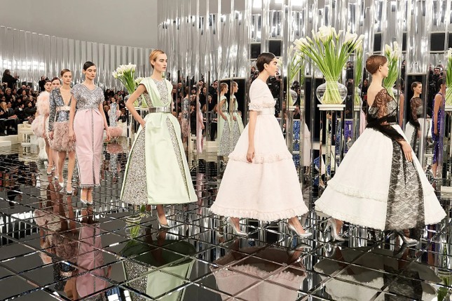 Sao Hàn diện đồ Haute Couture: BLACKPINK dù đỉnh cao nhưng vẫn chịu thua “chị đại” này ảnh 1