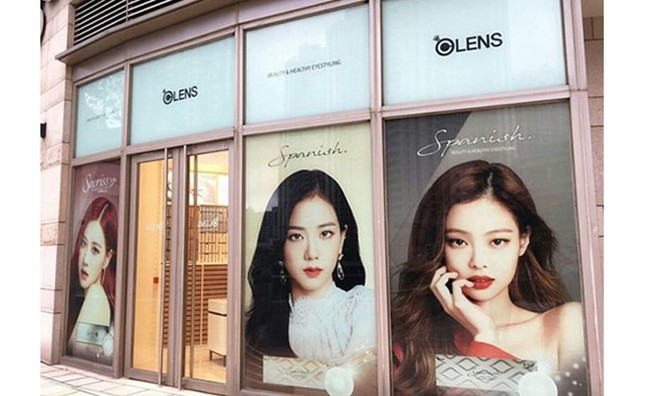Biến căng: Đã xảy ra chuyện nghiêm trọng gì mà fan Lisa đồng loạt nổi giận với YG Ent? ảnh 4