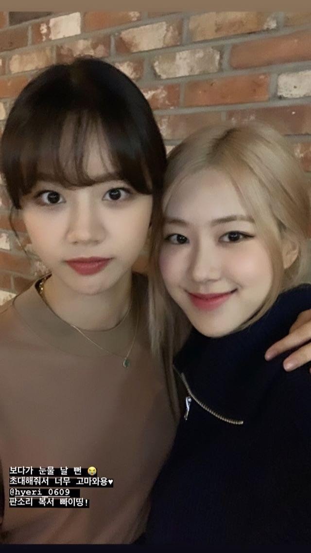 Rosé và Jennie khi chơi với idol nhóm khác đều có chung cách hành xử tinh tế này ảnh 2